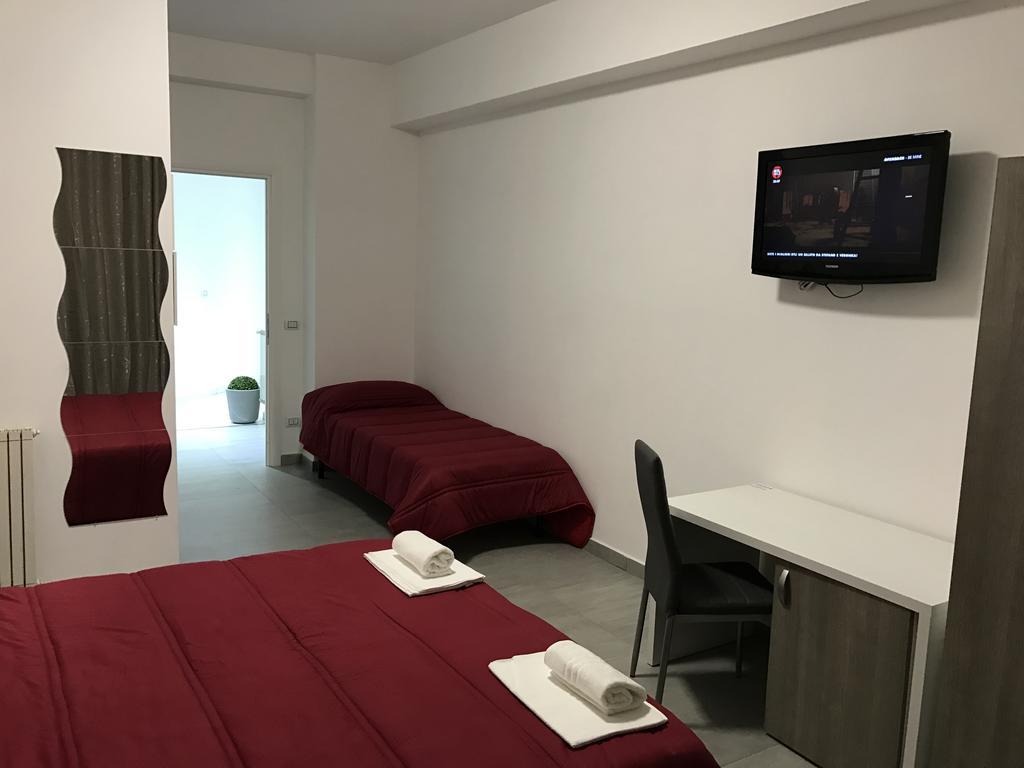 Tiburtina Royal Pensión